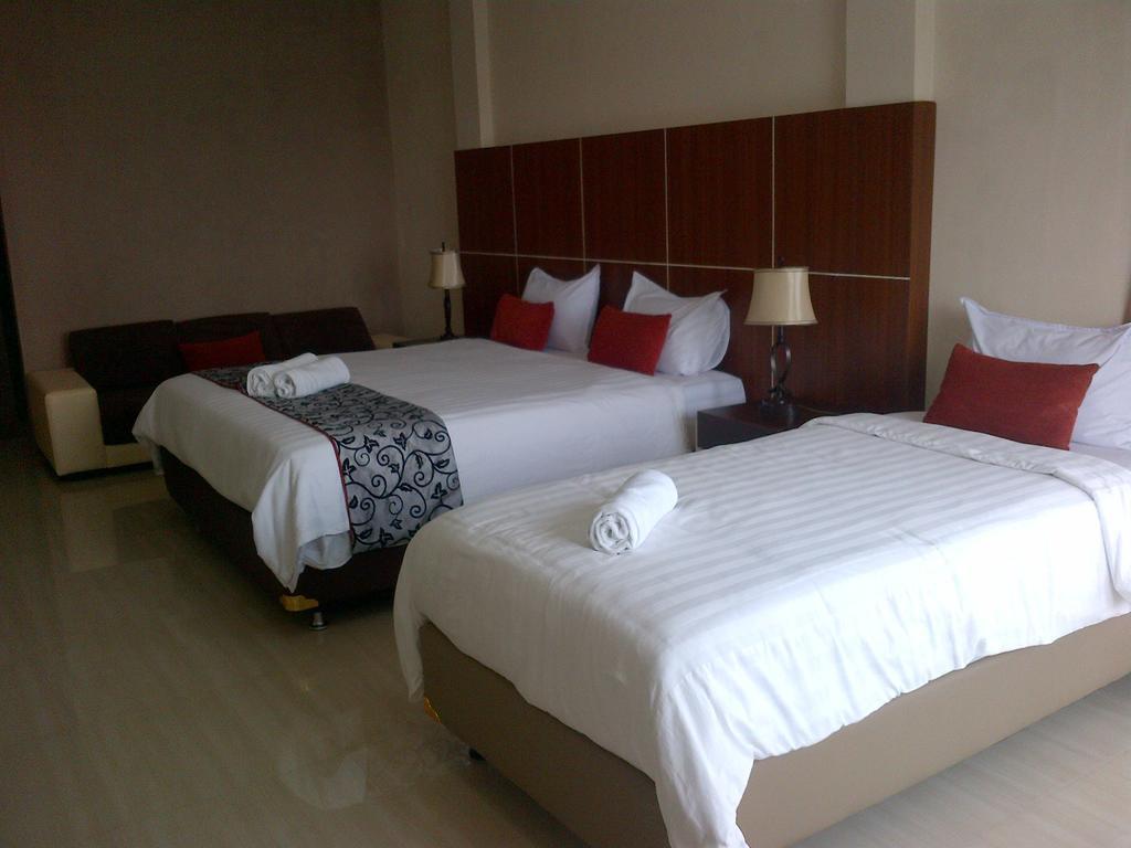 Santa Monica Hotel And Convention Ciherangsating Δωμάτιο φωτογραφία